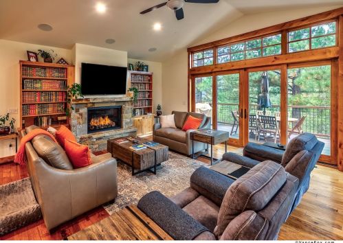 11082 Meek Ct, Truckee CA  96161-2979 exterior