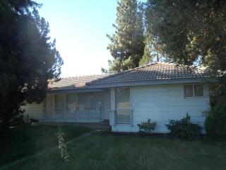 1545 Olive Dr, Bakersfield, CA 93308-3028