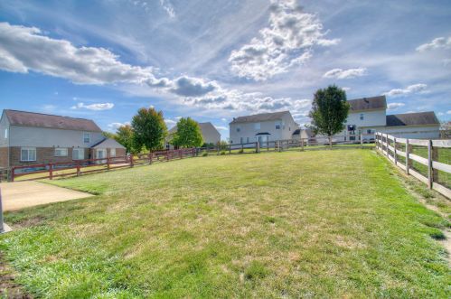 1733 Greatwood Dr, Florence KY  41042-8121 exterior