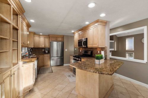 8 Kipford Way, Nashua NH 03063-1504 exterior