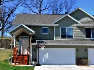 295 Hickory Ct, Tiffin, IA 52340-4719