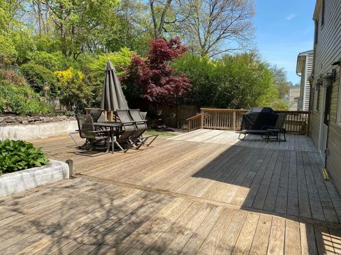 35 Lieper St, Huntington Station NY 11746-3836 exterior