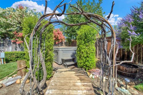 73 Westwood St, Vacaville CA  95688-3625 exterior