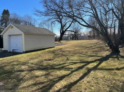 4 Bartles Corner Rd, Flemington NJ  08822-5714 exterior