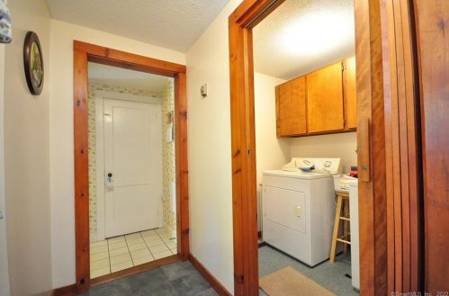 6 Spring Glen Dr, Granby CT 06035-2624 exterior