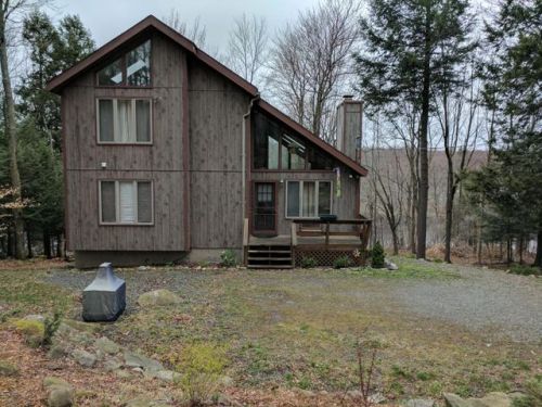 107 Robert Ln, Gouldsboro, PA 18424