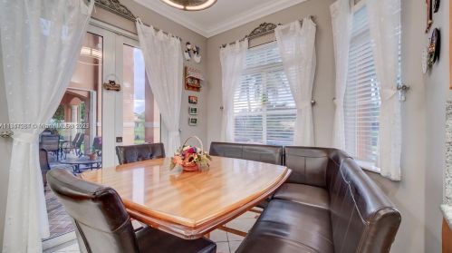 15963 79th Pl, Hialeah FL  33016-6647 exterior