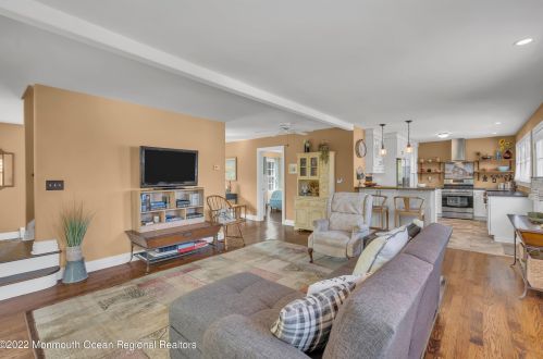 50 Ocean Ave, Monmouth Hills NJ  07732-1410 exterior