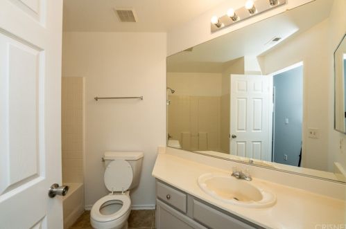 43234 Vineyard Dr, Lancaster CA  93535-4920 exterior