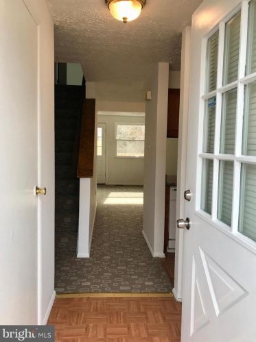 8466 Lazy Creek Ct, Springfield VA  22153-3844 exterior