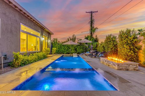 8620 Plz Ave, Scottsdale AZ 85250-6710 exterior