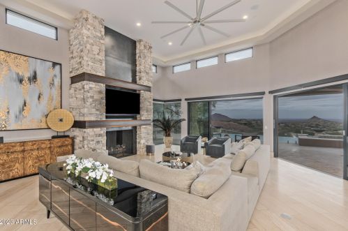 9710 Palisades Blvd, Scottsdale AZ 85268-2755 exterior