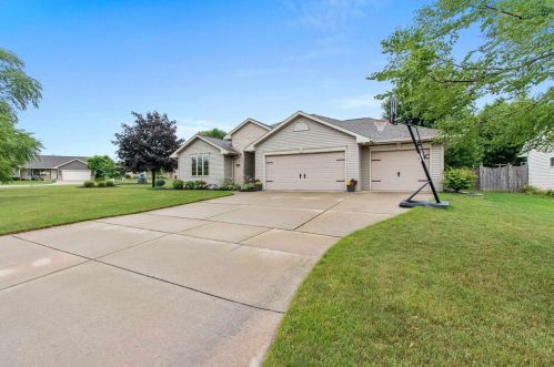 2722 Teresa Dr, Green Bay WI  54311-5586 exterior