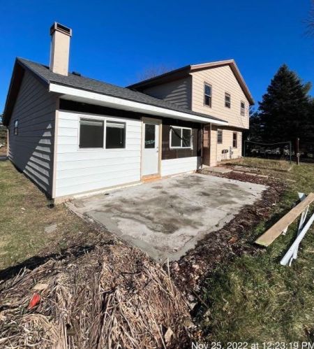 1013 Fairfield Ln, West Bend, WI 53090-9058