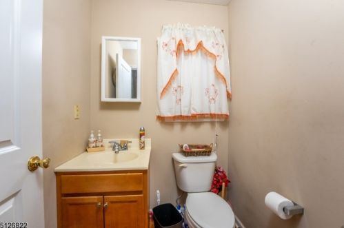235 8 Ave, Roselle NJ  07203-2033 exterior