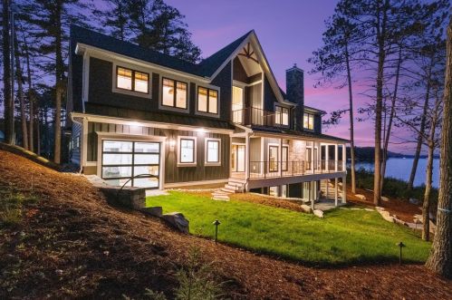 51 Keewaydin Dr, Alton NH  03810-4044 exterior