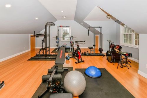 51 Hastings Rd, Dedham MA 02026-5407 exterior