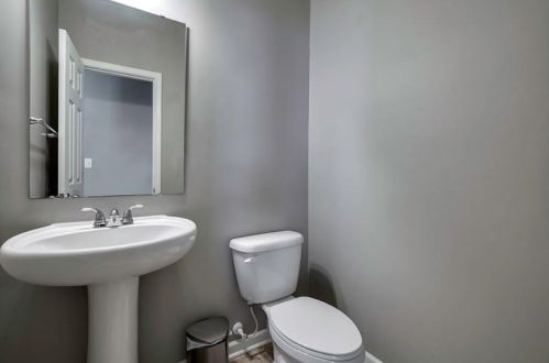 1509 Canterbury Dr, Imperial PA  15126-9186 exterior