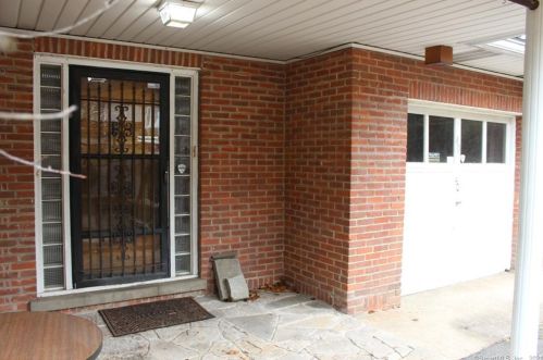 40 Woodcrest Ave, Waterbury, CT 06716-3126