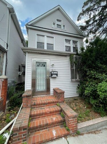 86-35 144th St, Jamaica, NY 11435-3104