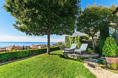 8 Rockshore Blf, Newport Beach CA  92657-2131 exterior