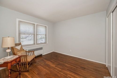 151 Pollok Pl, Hicksville NY  11801-2220 exterior