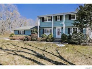 7 Canterbury Ln, Airmont, NY 10901-3501