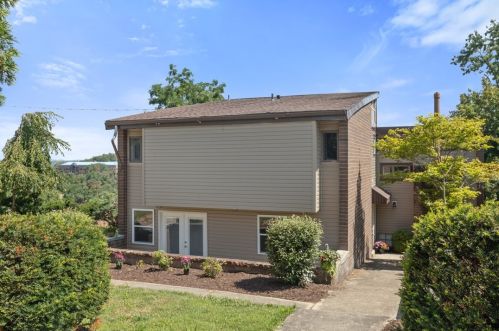 141 Mayer Dr, Noblestown, PA 15071-9430