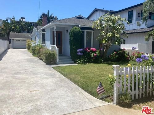 746 29th St, Manhattan Beach, CA 90266-2361