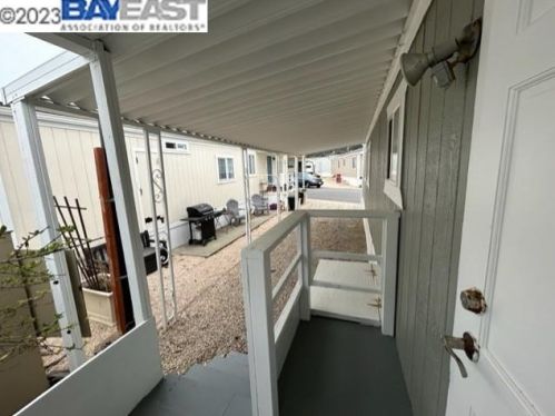321 3rd Ave, Pacifica CA  94044-2204 exterior