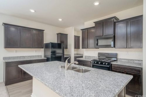 16879 Ukiah St, Victorville, CA 92394-1487