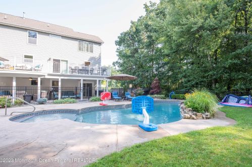 9 Maxim Ct, Jackson Twp NJ 08527-3893 exterior