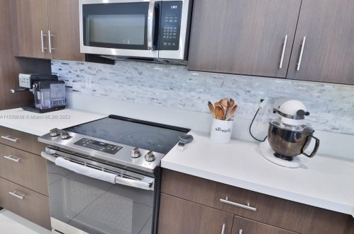 15832 91st Ct, Hialeah FL  33018-1951 exterior