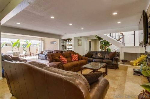 4111 Bayard St, San Diego CA 92109-4039 exterior