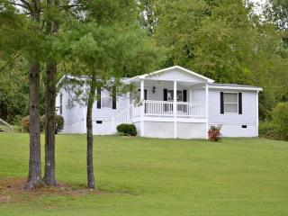 78 Sunrise Ridge Dr, Hendersonville, NC 28792-9176