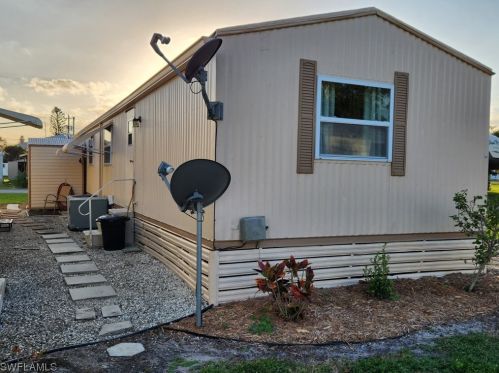 100 1st St, Moore Haven FL  33471-2404 exterior