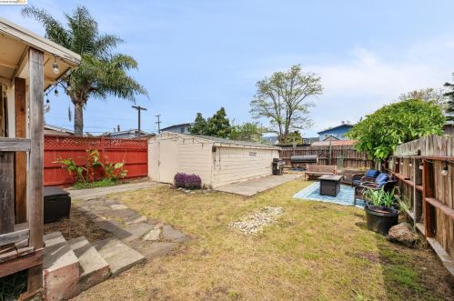 6218 Hilton St, Oakland CA  94605-1446 exterior