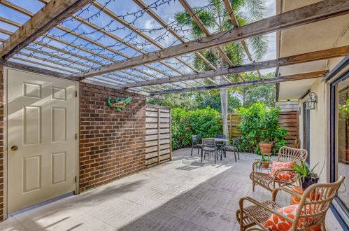 532 5th Ter, West Palm Beach, FL 33418-3668