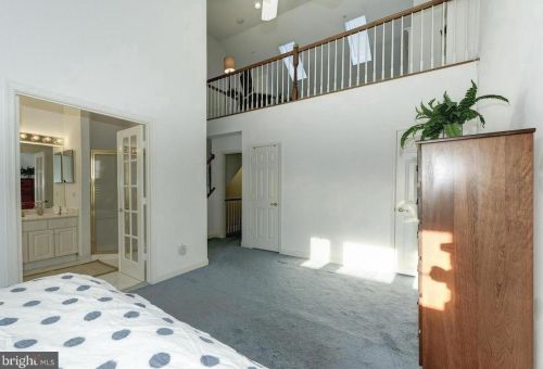 6034 Kelsey Ct, Falls Church VA  22044-2945 exterior