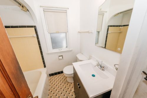 3835 52, Milwaukee WI 53220-3208 exterior