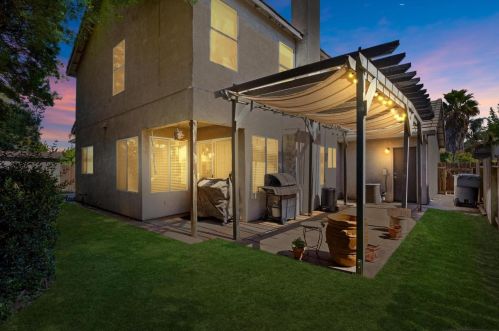 6125 Kasper Dr, Riverbank, CA 95367-2647