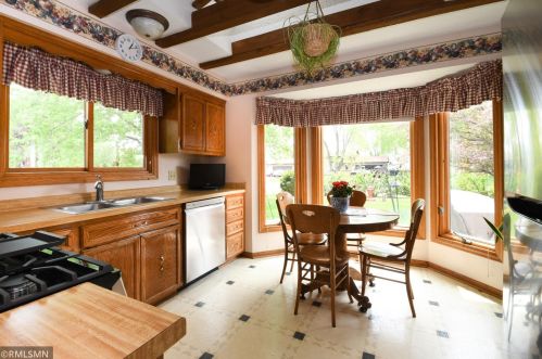 4393 Bear Path Trl, Saint Paul, MN 55122-2218
