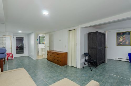 9 Cedar Dr, East Hampton NY  11937-1477 exterior