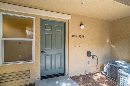 4061 Sandton Ln, San Diego, CA 92105-2390