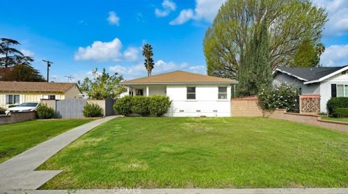 1035 Silverbirch Pl, West Covina CA  91790-5043 exterior