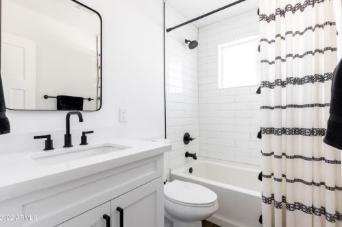 5744 12 St, Phoenix AZ 85086-7351 exterior