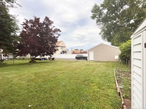 881 Howard Ave, Bridgeport CT 06605-1924 exterior