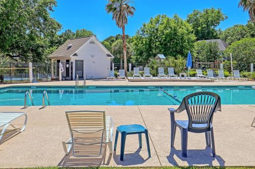 175 Oak Pt Lndg Dr, Mount Pleasant SC 29464-6279 exterior