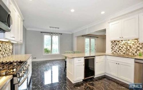 40 Brookside Dr, Upper Saddle River NJ  07458-1931 exterior