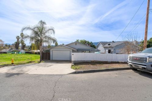 748 Mill St, Lake Elsinore CA  92530-4336 exterior